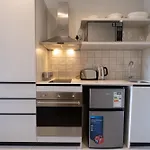 The Rose 405: Modern Studio Aprt With Rooftop Pool