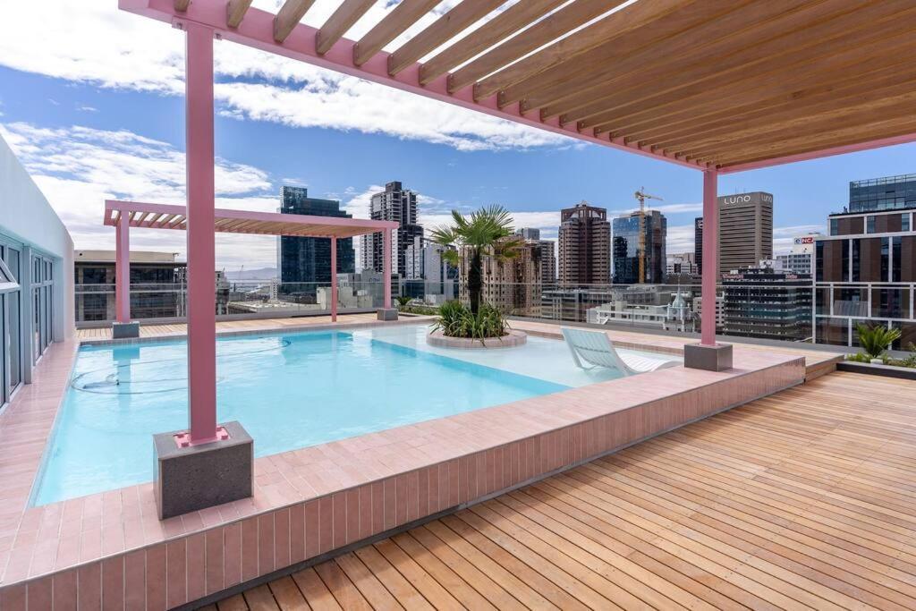 The Rose 405: Modern Studio Aprt With Rooftop Pool