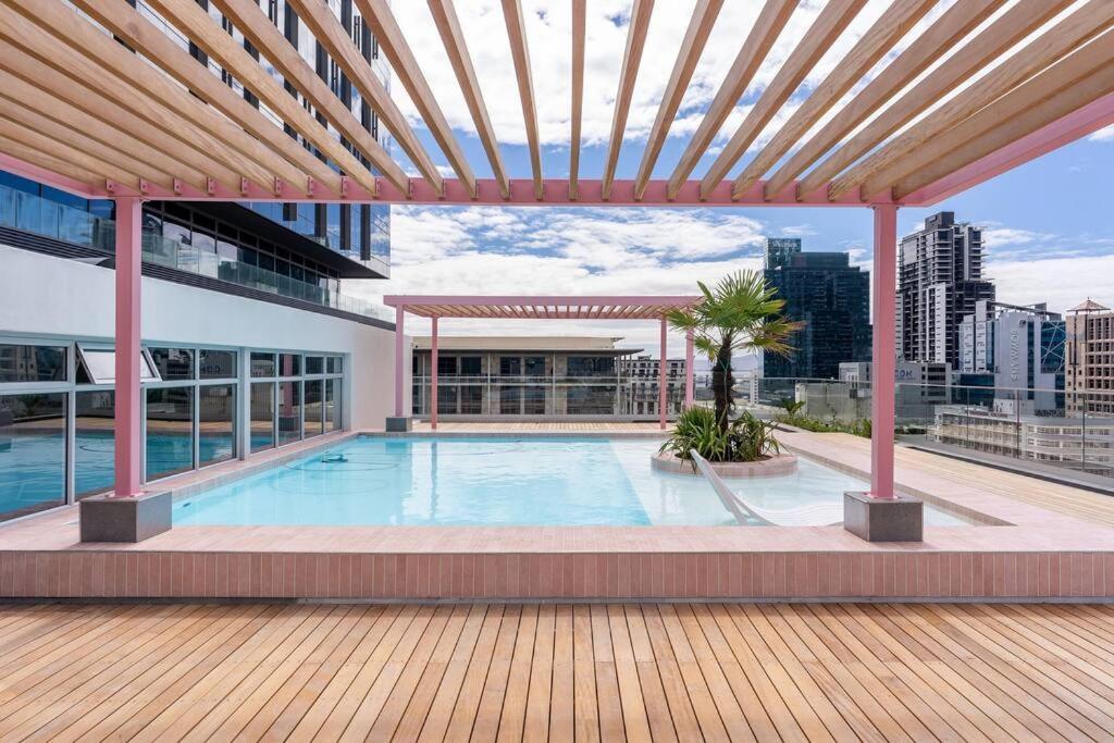 The Rose 405: Modern Studio Aprt With Rooftop Pool Apartment Cape Town