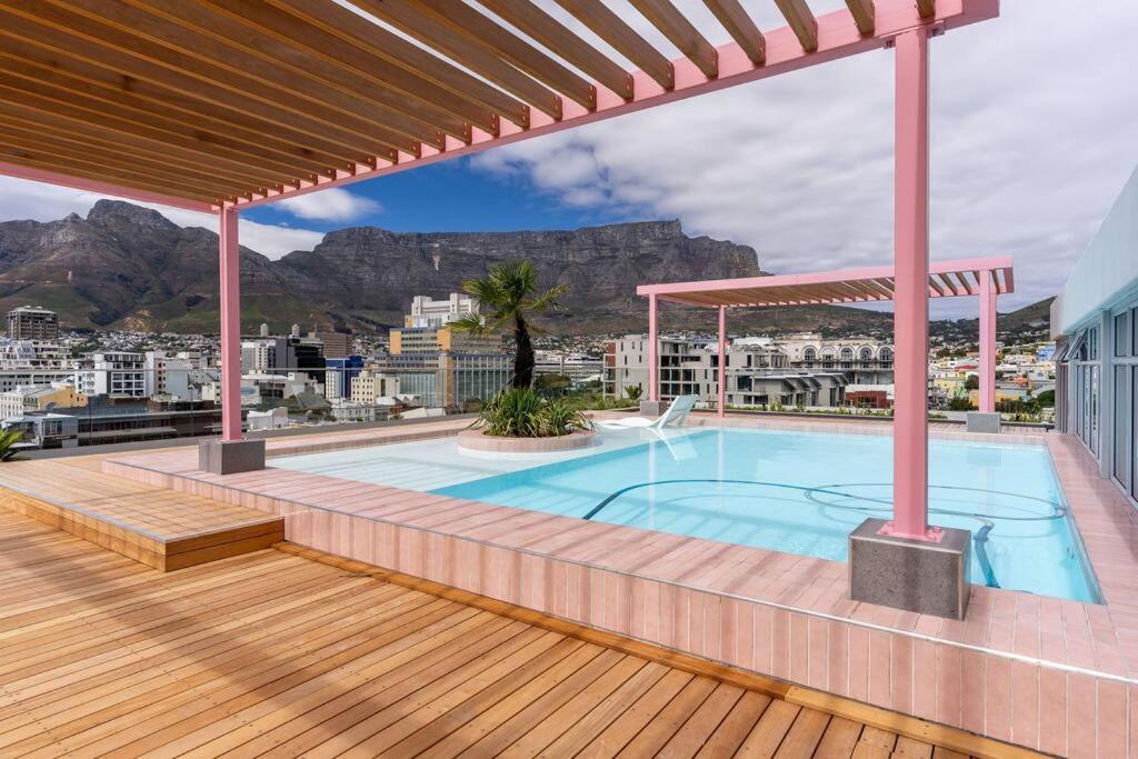 The Rose 405: Modern Studio Aprt With Rooftop Pool Apartment Cape Town