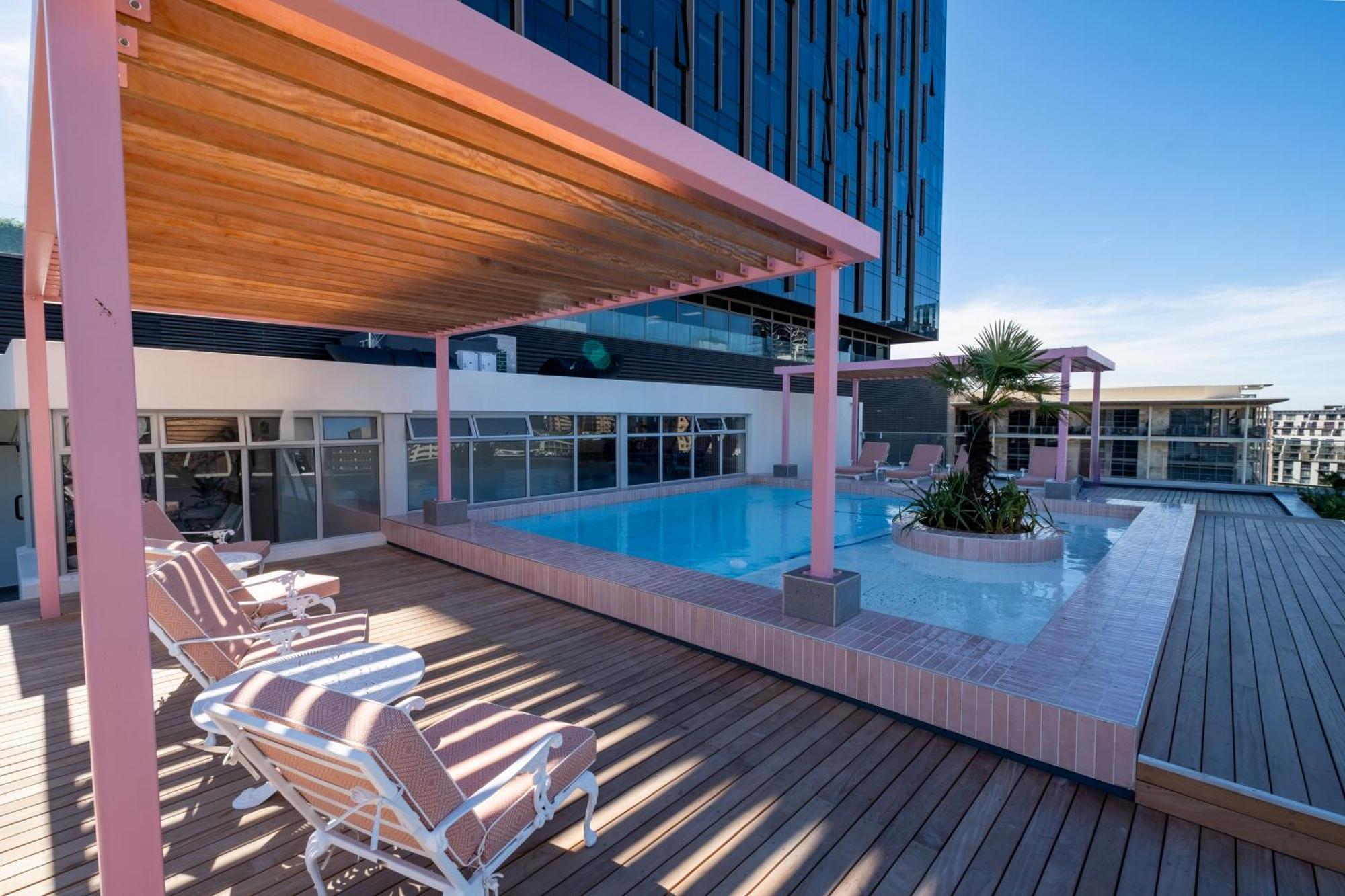 Apartment The Rose 405: Modern Studio Aprt With Rooftop Pool *