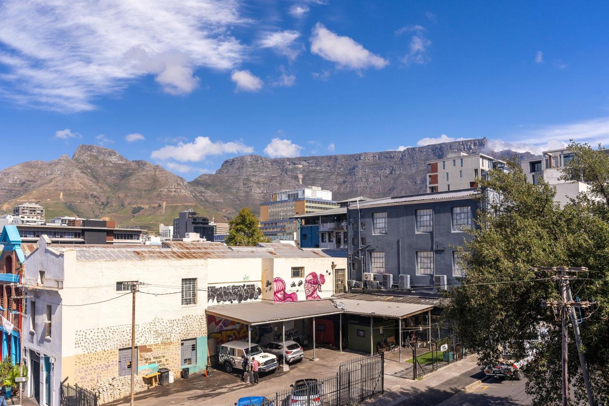 Apartment The Rose 405: Modern Studio Aprt With Rooftop Pool Cape Town