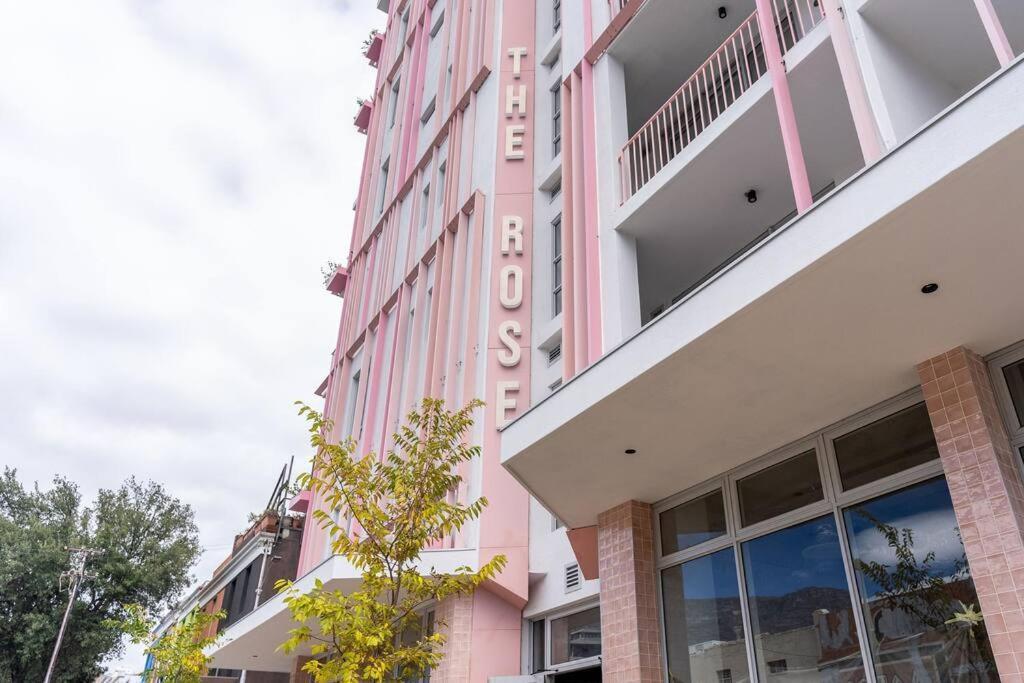 The Rose 405: Modern Studio Aprt With Rooftop Pool Apartment Cape Town