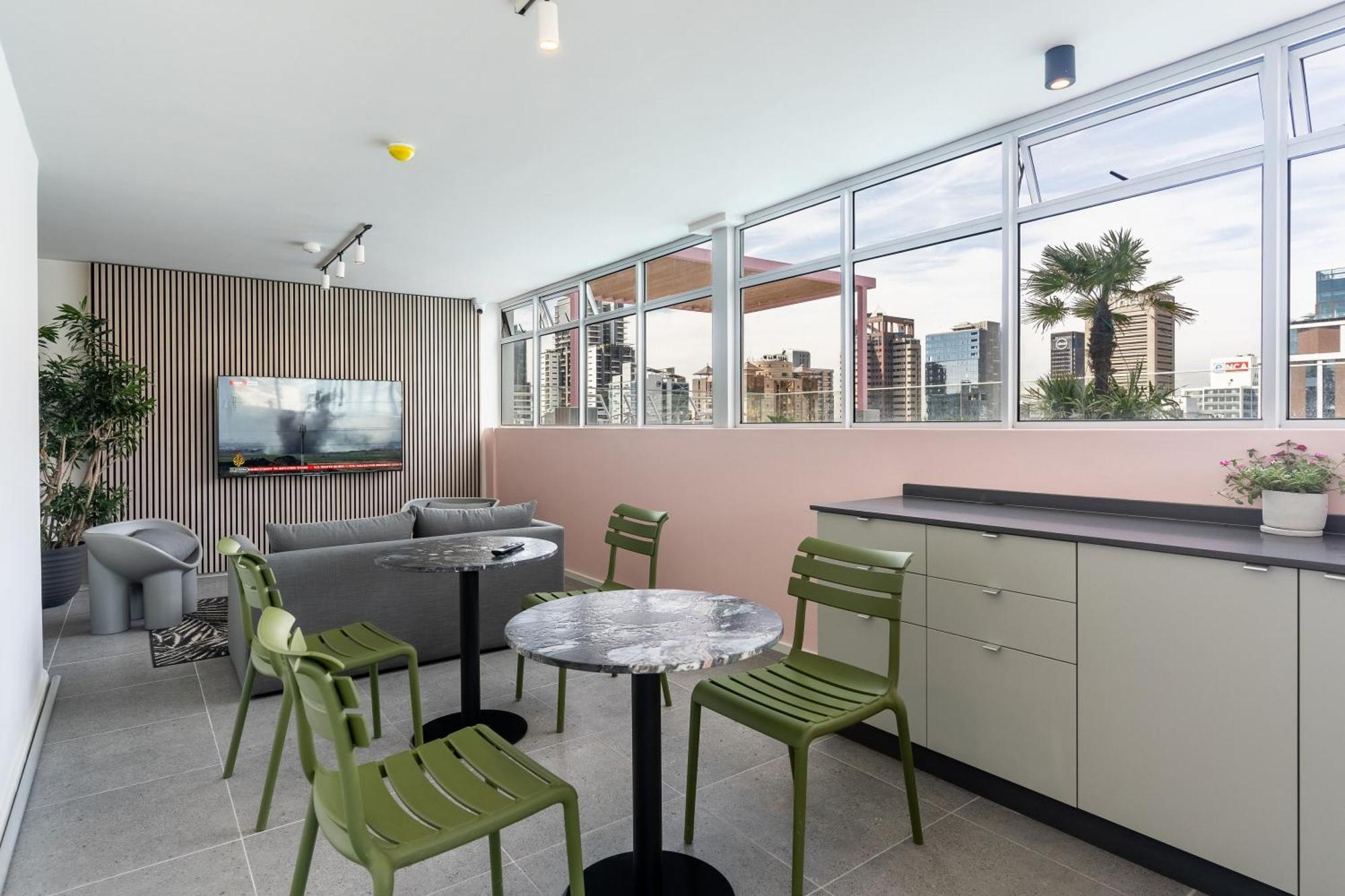 The Rose 405: Modern Studio Aprt With Rooftop Pool Apartment